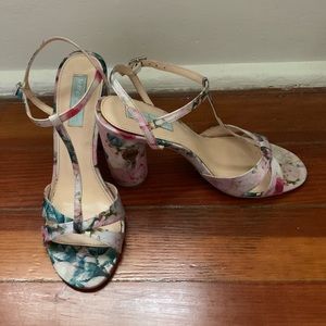 Betsey Johnson SB Louisa Floral Thick heels in 8.5